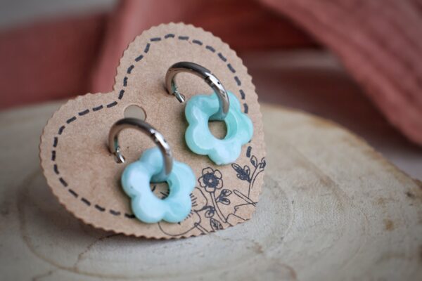 Anneaux d'oreilles Fleurs bleues
